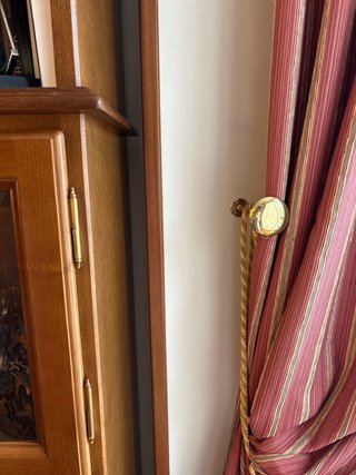 Mueble de salón madera castaño.