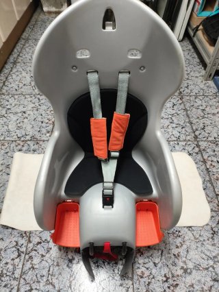 Soporte bicicleta con silla infantil y alforjas