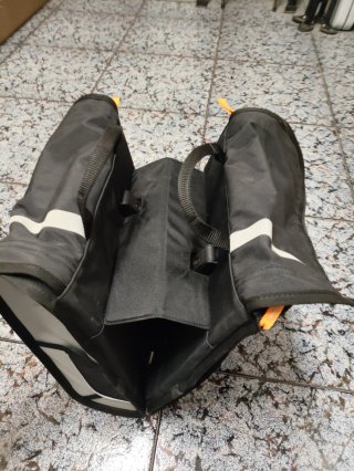 Soporte bicicleta con silla infantil y alforjas