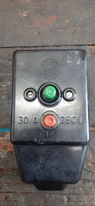 Interruptores antiguos EGA (30A, 15A, 250V)