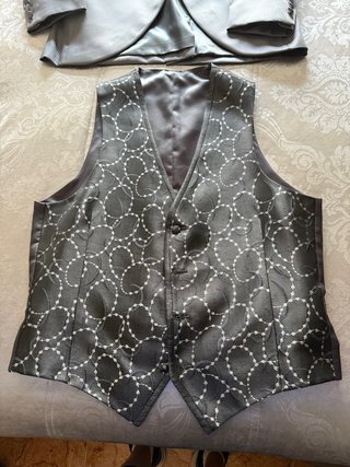 Traje de novio plata