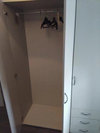 Armario blanco de madera