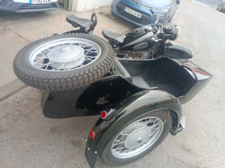 Moto con sidecar negra