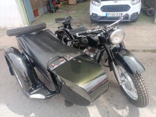 Moto con sidecar negra