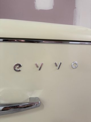 Mini nevera retro beige con congelador