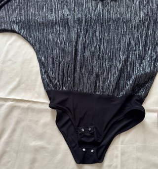 Body Stradivarius plateado y negro