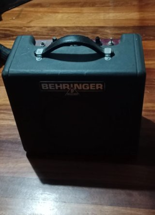 Amplificador Behringer Potente