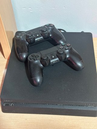 PS4 (PlayStation 4) Negra + 2 Mandos