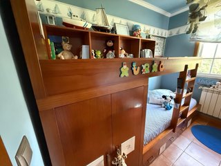 Cama tren pino con escritorio y silla