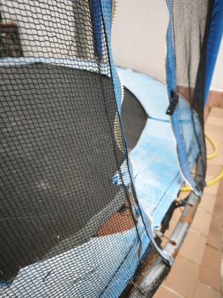 Cama elástica con red de seguridad