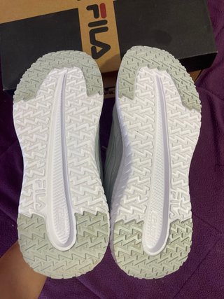 Zapatillas Fila Grises y Blancas