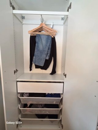 Armario blanco de madera pax de ikea.