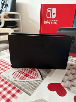 Nintendo Switch con caja y funda