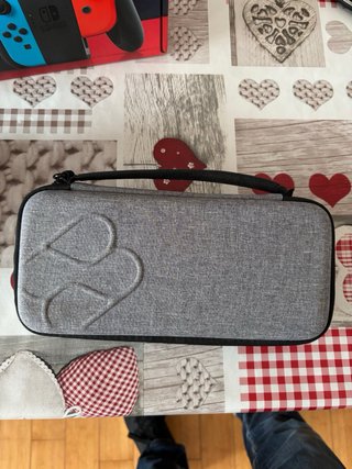 Nintendo Switch con caja y funda