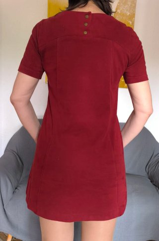 Vestido corto rojo, antelina