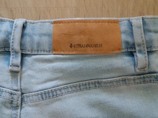 Pantalón vaquero flare desgastado