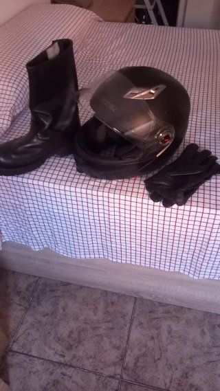 Chaqueta de cuero marrón con cuello