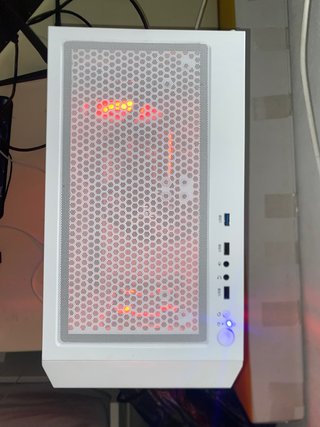 PC Gaming Nitropc con luces LED rojas