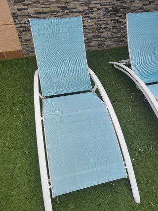 2 Tumbonas Piscina Azul y Blanco