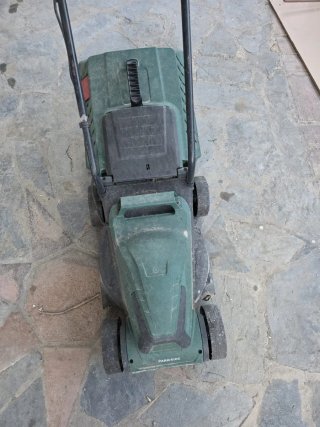 Cortacésped eléctrico verde