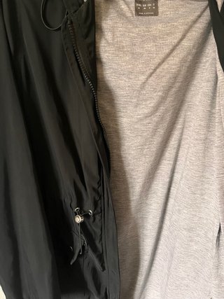 Chaqueta parka negra con capucha
