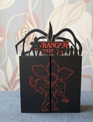 Expositor Stranger Things Kinder Joy