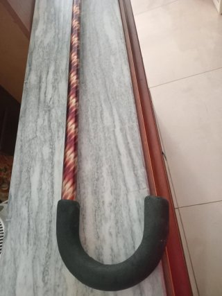 Bastón con mango curvo