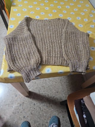 Jersey amarillo con hilos plata