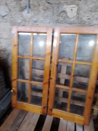 Lote de  ventanas de madera con cristal