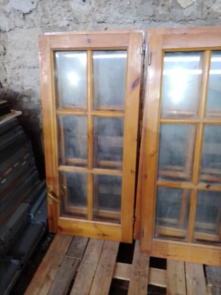 Lote de  ventanas de madera con cristal