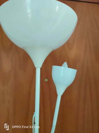 Lampada da terra bianca alta