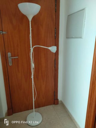 Lampada da terra bianca alta