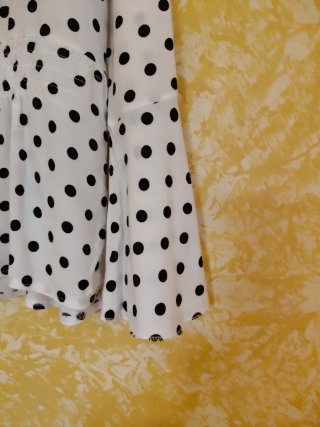 Blusa Gloria lunares blanca y negra