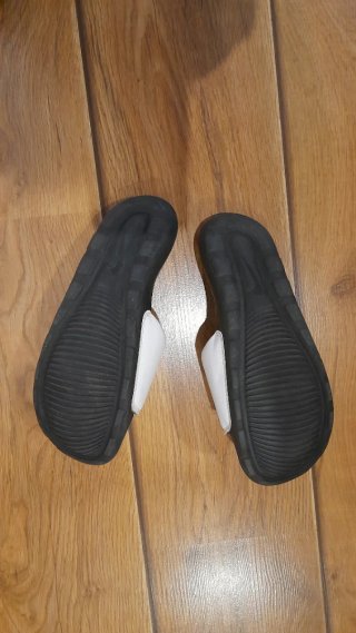 Chanclas Nike Negras y Blancas