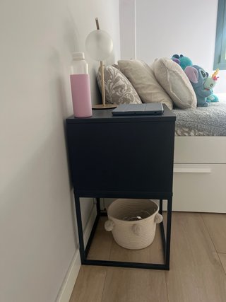 Mesita de noche azul + cajón y balda + lampara