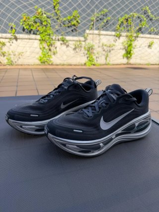 Nike Vomero Plus Negro/Plata
