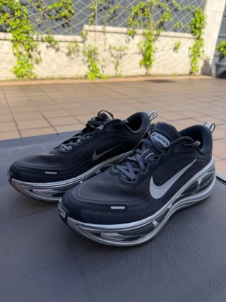 Nike Vomero Plus Negro/Plata