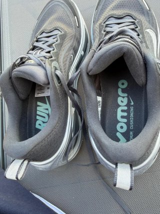 Nike Vomero Plus Negro/Plata