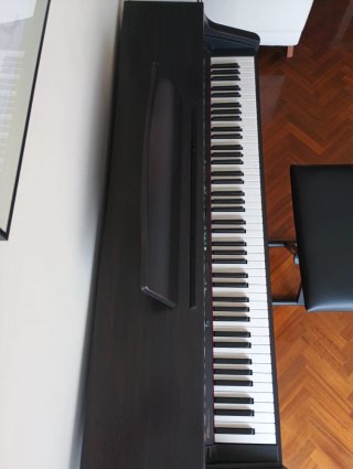Piano Digital Roland HP102e