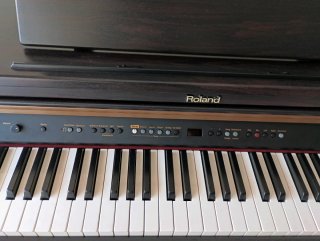 Piano Digital Roland HP102e
