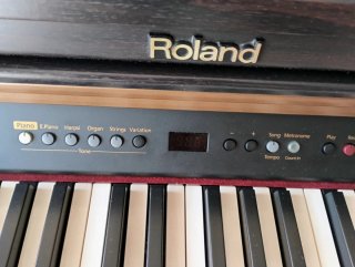 Piano Digital Roland HP102e