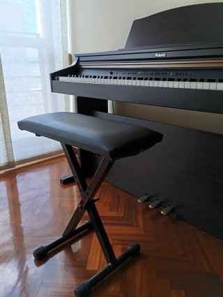 Piano Digital Roland HP102e