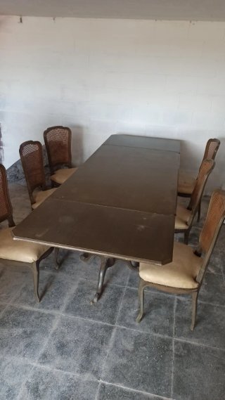 Mesa de comedor de madera y 6 sillas