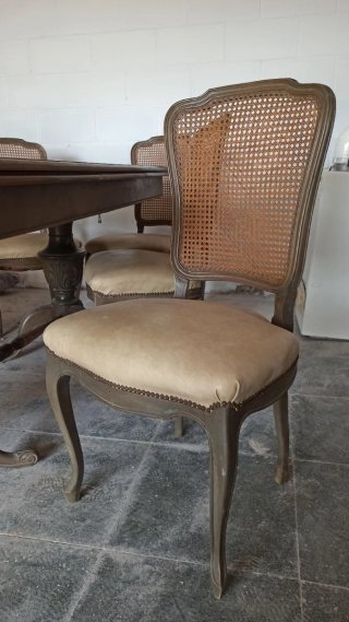 Mesa de comedor de madera y 6 sillas