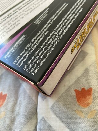 Caja Pokémon Héroes Ascendentes con Pin Español