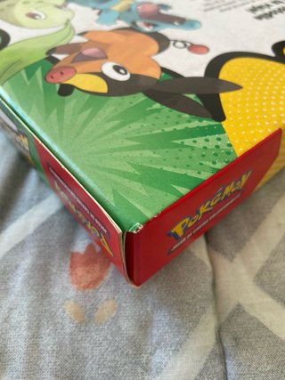 Caja Pokémon Héroes Ascendentes con Pin Español