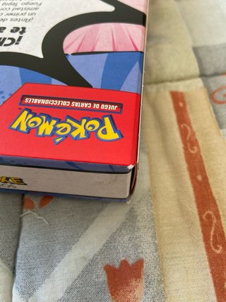 Caja Pokémon Héroes Ascendentes con Pin Español