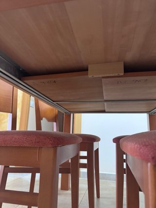 Mesa de comedor y 4 sillas