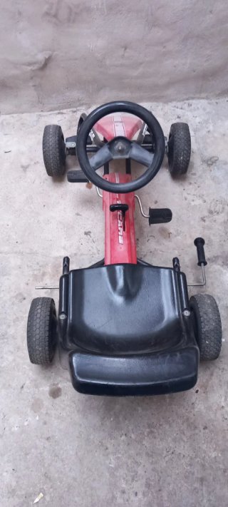 Coche a pedales Kettcar rojo