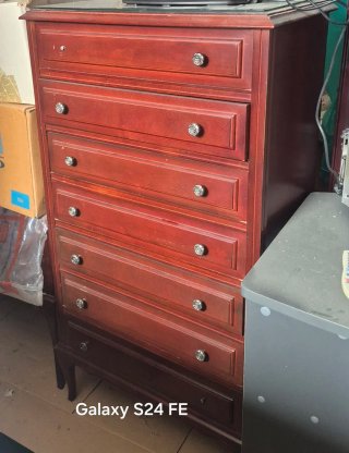 Cómoda de madera cerezo con 7 cajones